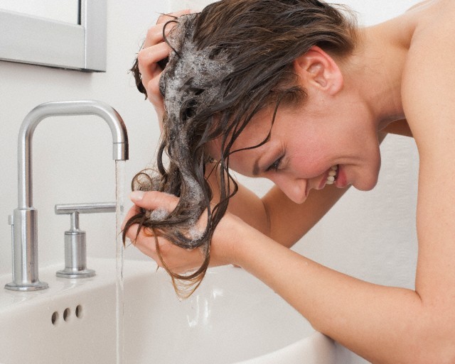 Nàng đã biết những mẹo chăm sóc tóc tẩy chưa? 2