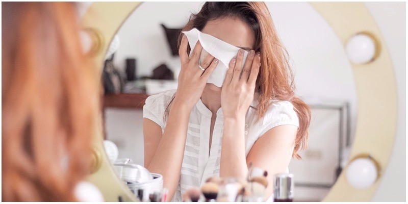 Có nên dùng khăn ướt tẩy trang hay không? 2