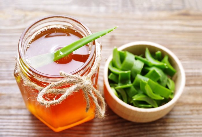 10 phút với cách dưỡng da bằng nha đam 2