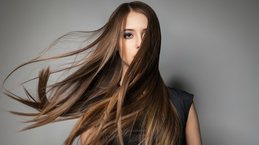 Bật mí bí quyết chuyển từ tóc đen sang nâu không cần thuốc nhuộm