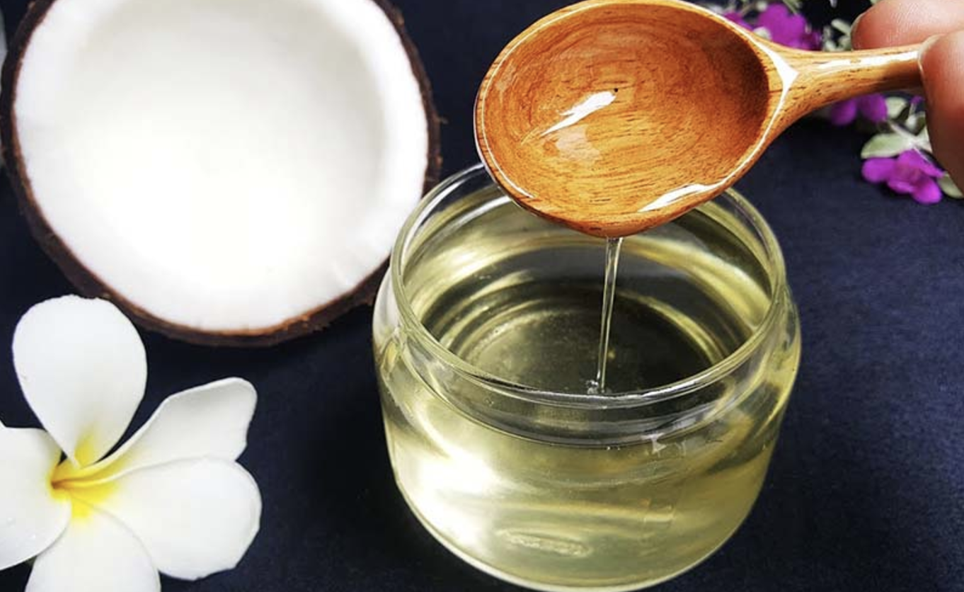 Trị ngứa vùng kín tại nhà với dầu dừa