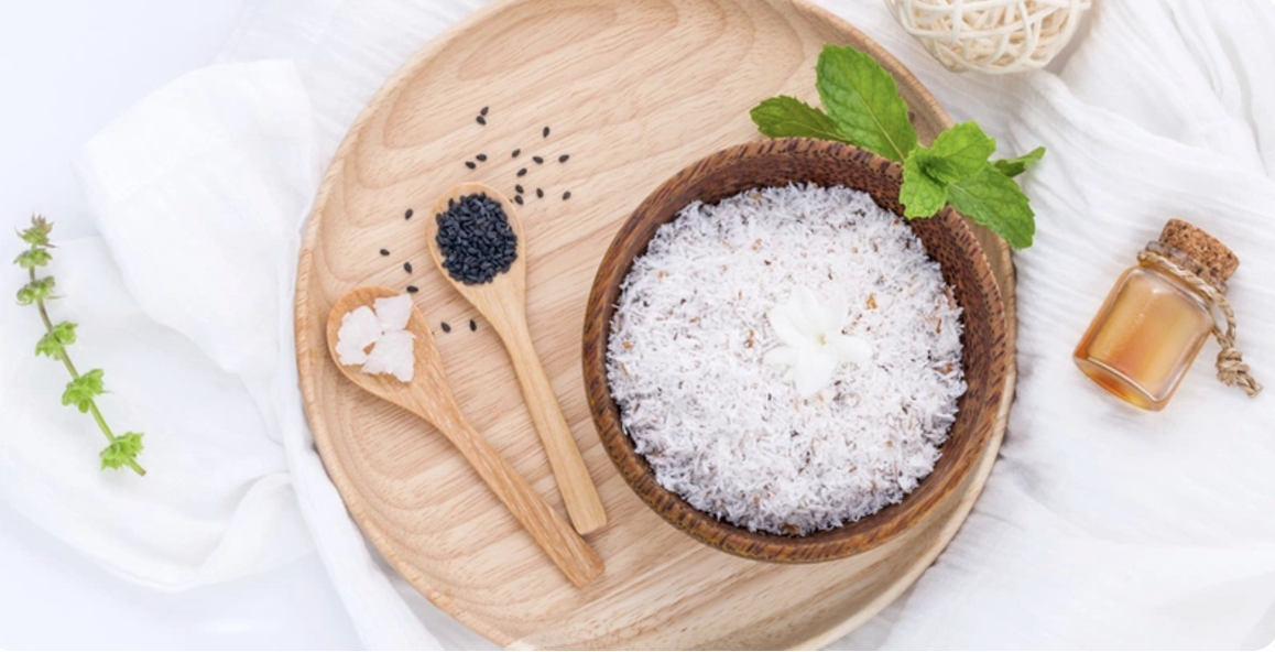 Khử mùi hôi vùng kín sau sinh bằng cách xông hơi với nước muối