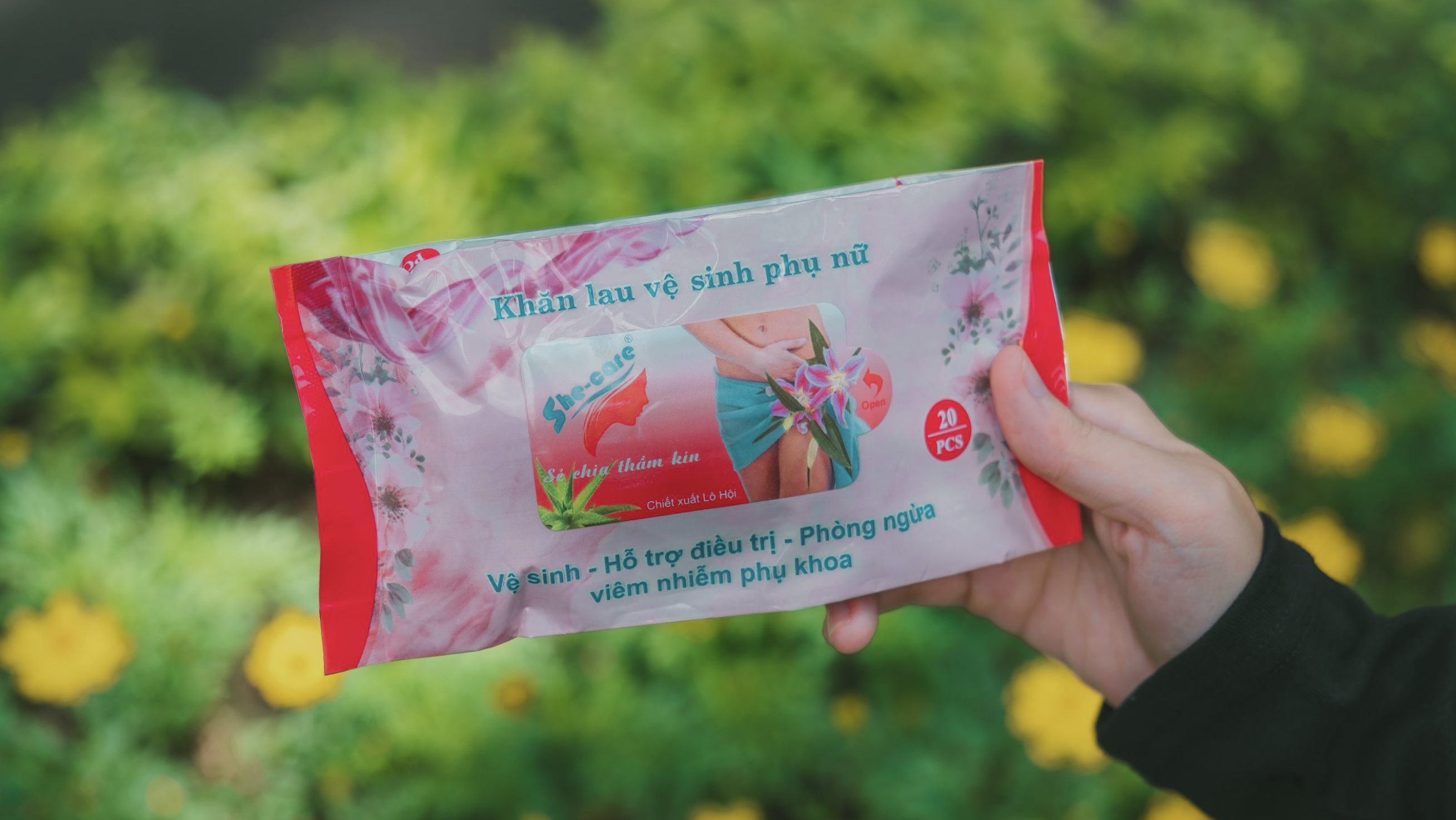 Giữ vùng kín sạch sẽ và khô thoáng với khăn lau vệ sinh Shecare