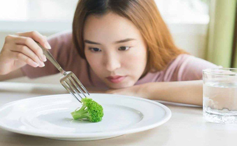 Thiếu chất cũng là nguyên nhân dẫn đến tình trạng tóc bạc sớm