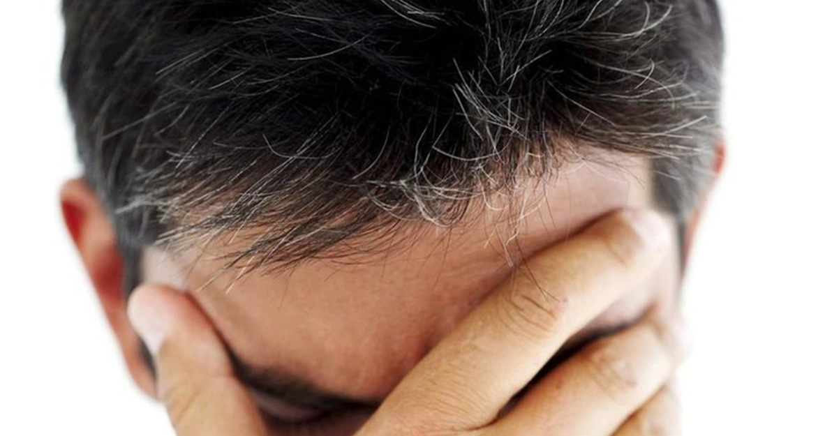 Tóc bạc sớm do đâu?