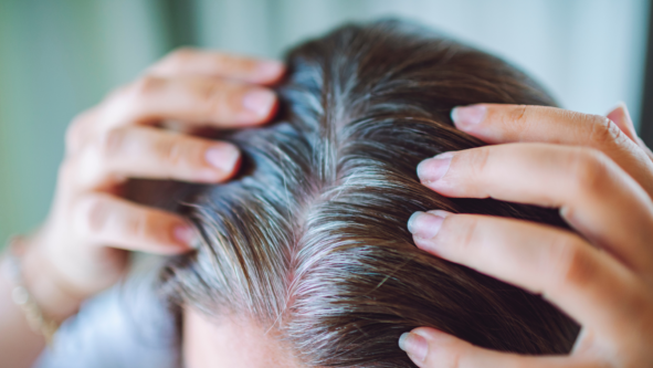 tóc bạc do đâu